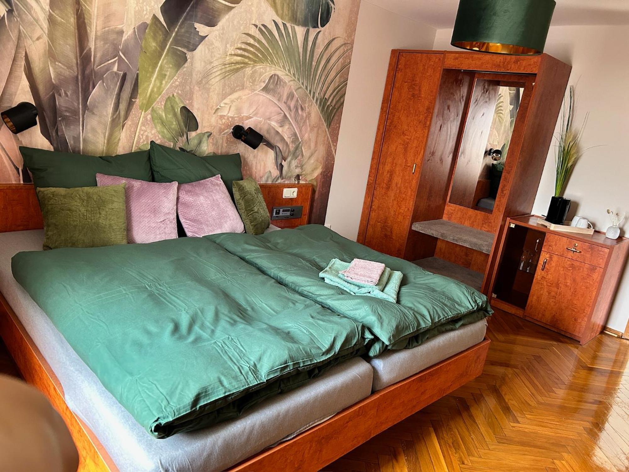 Pension Faulpelz - Doppelzimmer Flora Niederorschel エクステリア 写真